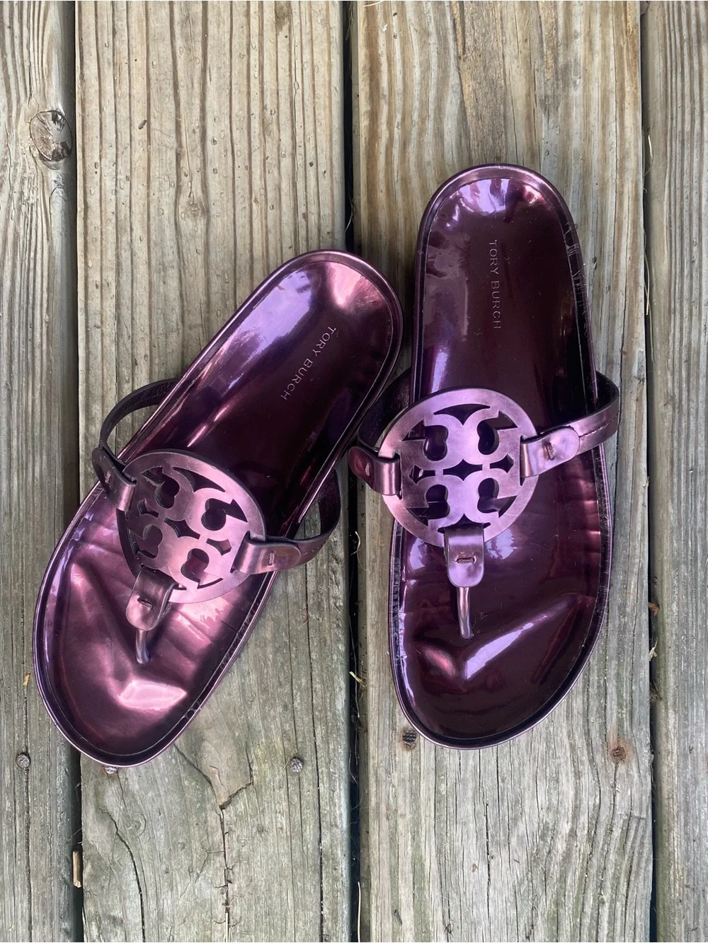 TORY BURCH- “Miller Cloud” Purple Metallic Mirror Logo Thong Sandals
